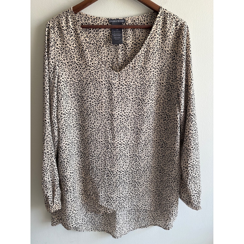 Chelsea & Theodore Leopard Print V-Neck Blouse Tan Black Long Sleeve Large